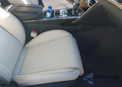 2022 Bentley Flying Spur V8 z USA, uszkodzony, nr VIN SCBBG6ZG8NC003342